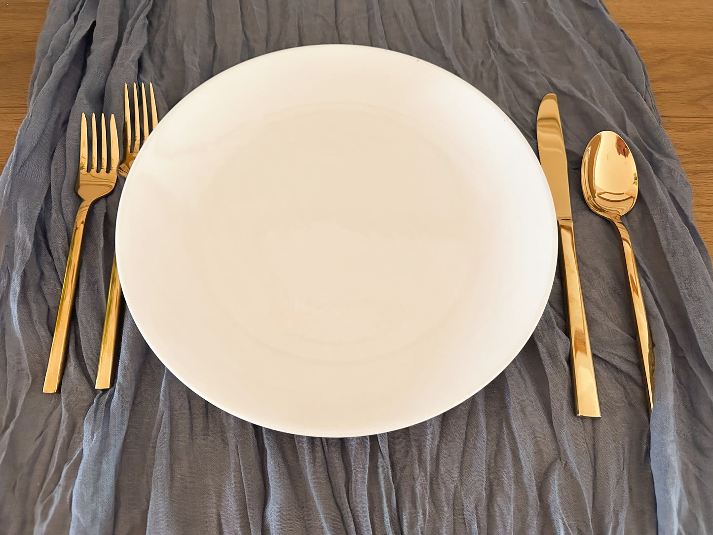 10.5 White Stoneware Dinner Plate